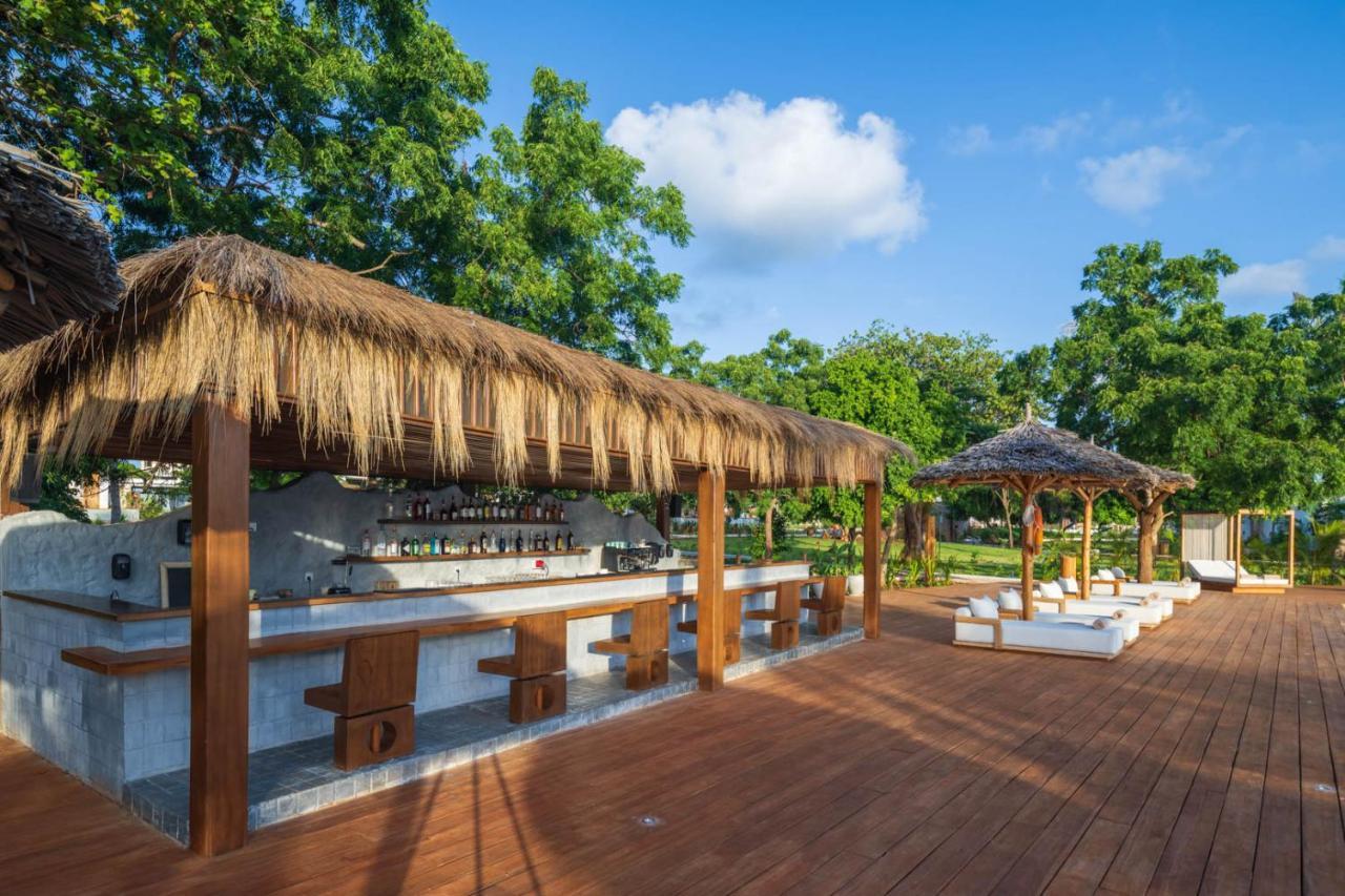 Hotel Aldiana Club Zanzibar Kwanza Kizimkazi Exteriér fotografie The beach bar at the resort